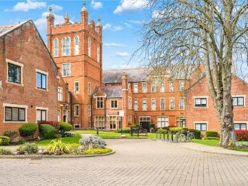 3 bedroom flat for sale