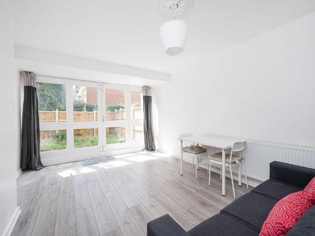 3 bedroom flat for sale