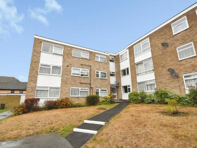 3 bedroom flat for sale