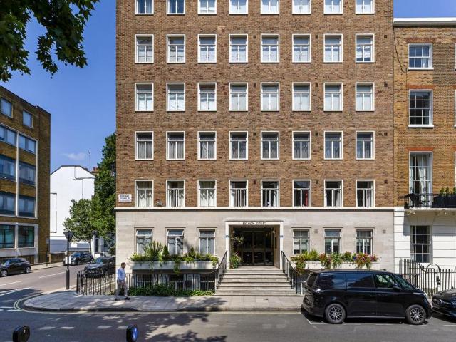 3 bedroom flat for sale