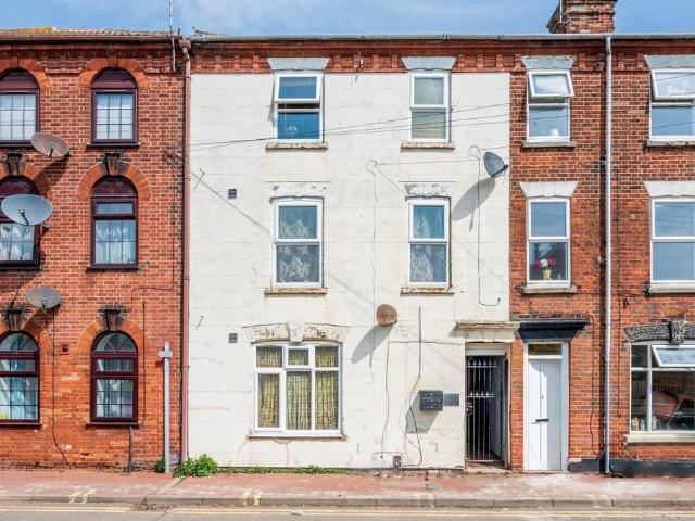 3 bedroom flat for sale