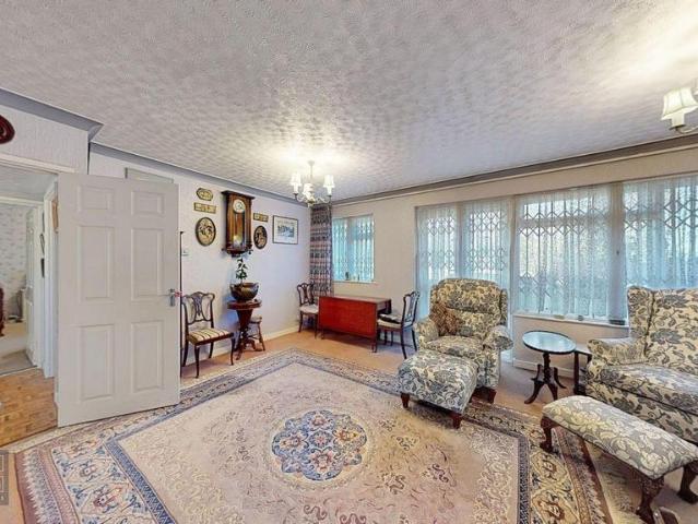 3 bedroom flat for sale
