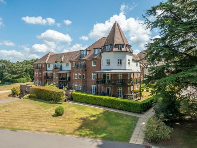 3 bedroom flat for sale
