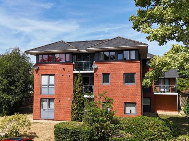 3 bedroom flat for sale