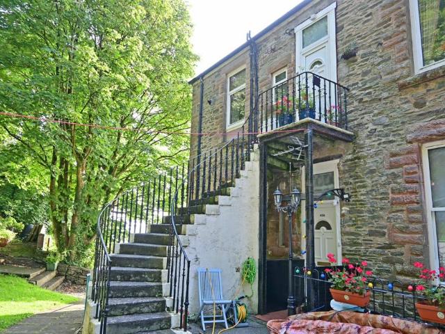 3 bedroom flat for sale
