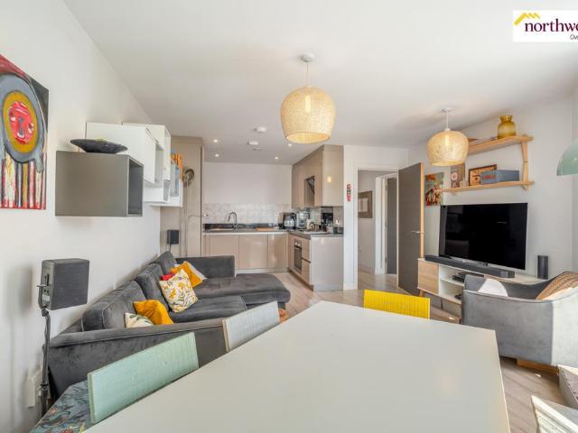 3 bedroom flat for sale