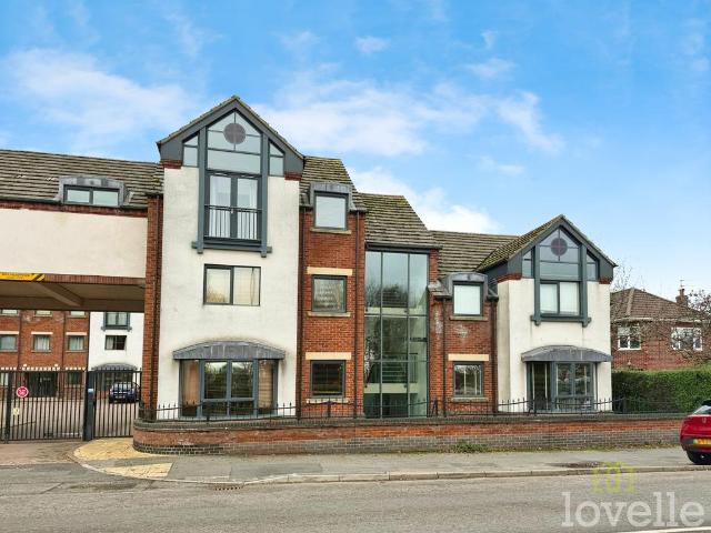 3 bedroom flat for sale