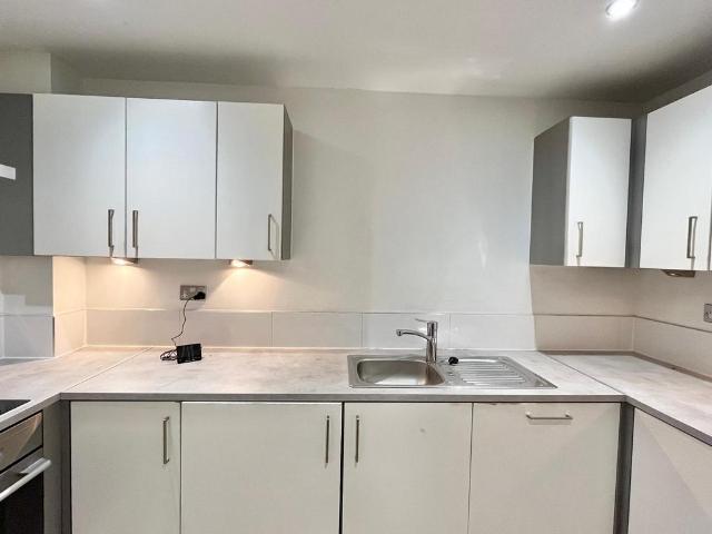 3 bedroom flat for sale
