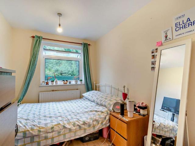 3 bedroom flat for sale