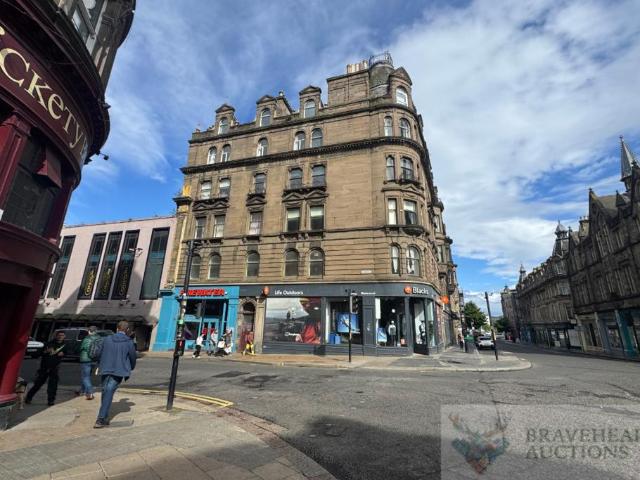 3 bedroom flat for sale