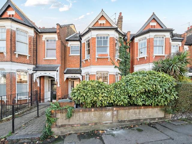 3 bedroom flat for sale