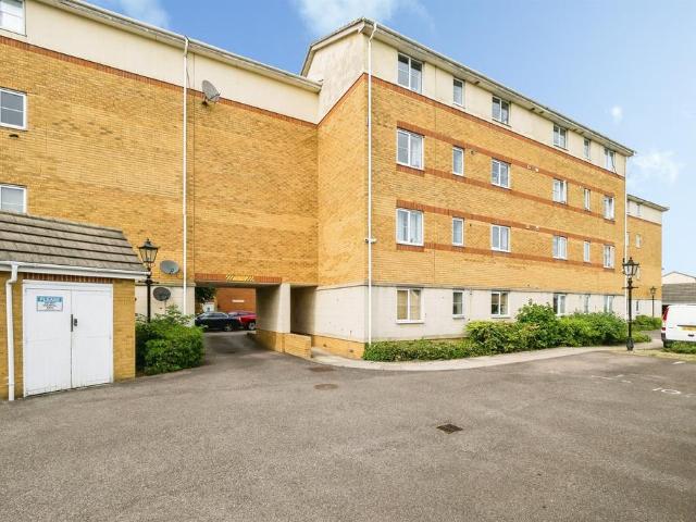 3 bedroom flat for sale