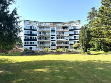 3 bedroom flat for sale