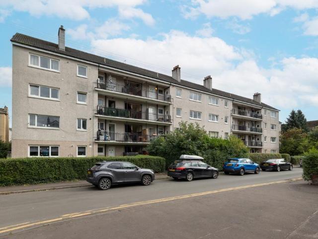 3 bedroom flat for sale