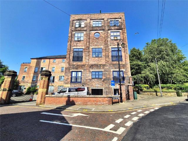 3 bedroom flat for sale