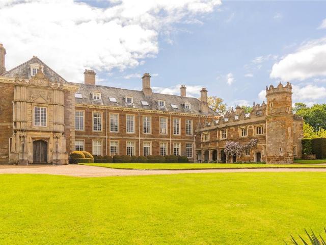 3 bedroom flat for sale