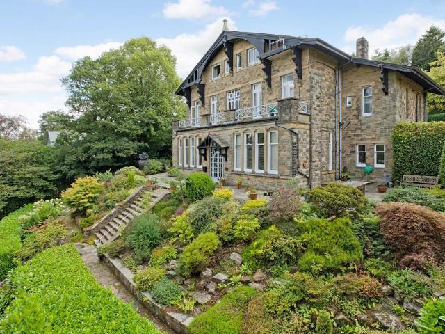 3 bedroom flat for sale