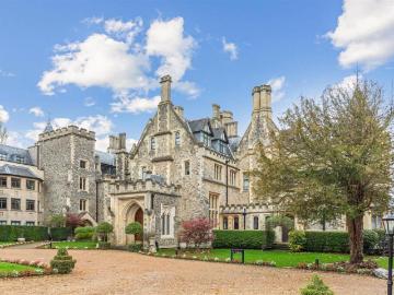 3 bedroom flat for sale