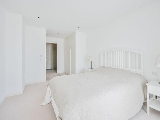 3 bedroom flat for sale