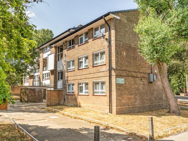 3 bedroom flat for sale