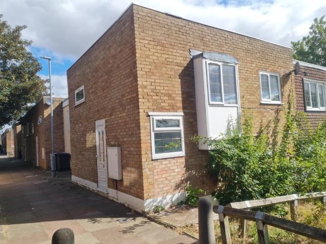 3 bedroom flat for sale
