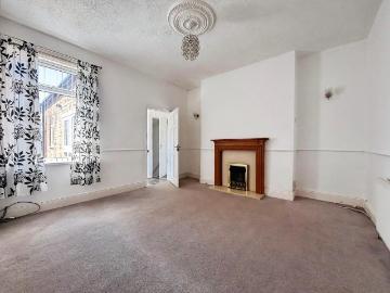 3 bedroom flat for sale