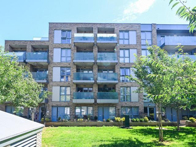 3 bedroom flat for sale