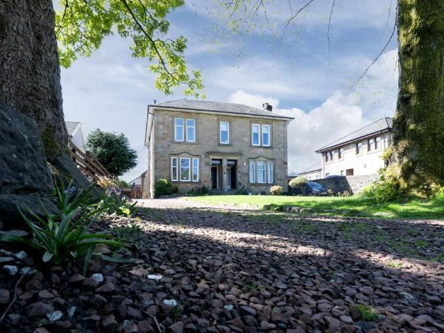 3 bedroom flat for sale