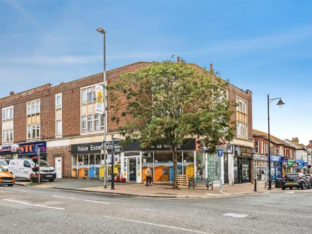 3 bedroom flat for sale