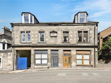 3 bedroom flat for sale