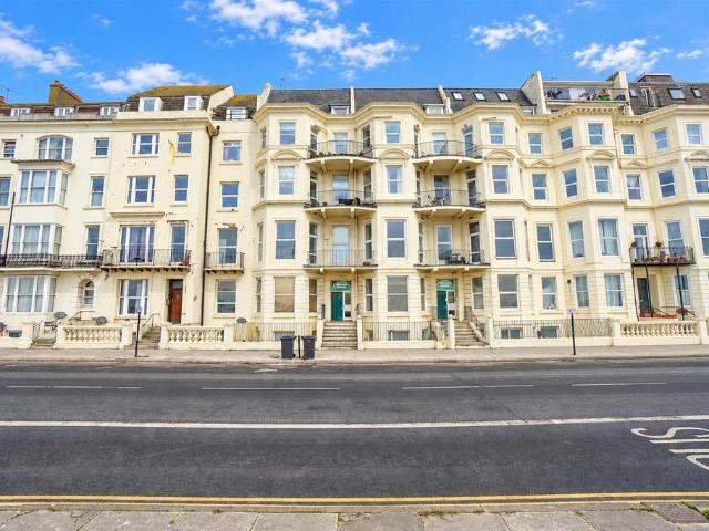 3 bedroom flat for sale
