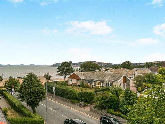 3 bedroom flat for sale
