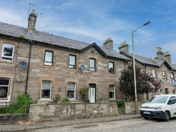 3 bedroom flat for sale