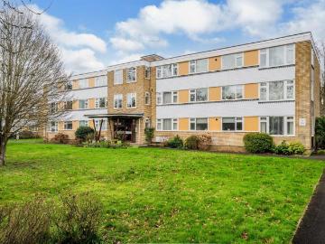 3 bedroom flat for sale