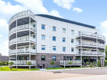 3 bedroom flat for sale