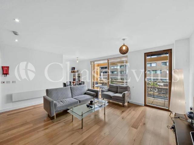 3 bedroom flat for sale