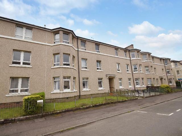 3 bedroom flat for sale