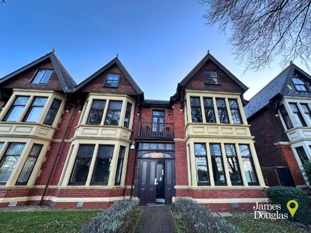 3 bedroom flat for sale