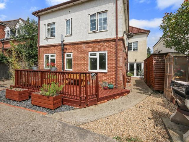 3 bedroom flat for sale