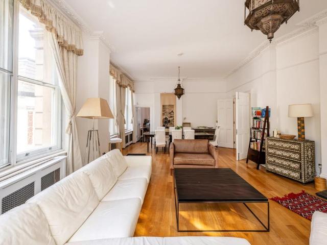3 bedroom flat for sale