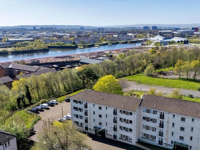 3 bedroom flat for sale