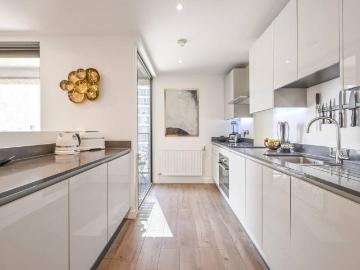 3 bedroom flat for sale