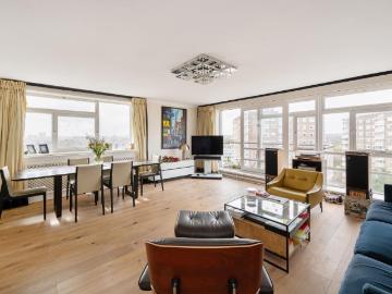 3 bedroom flat for sale
