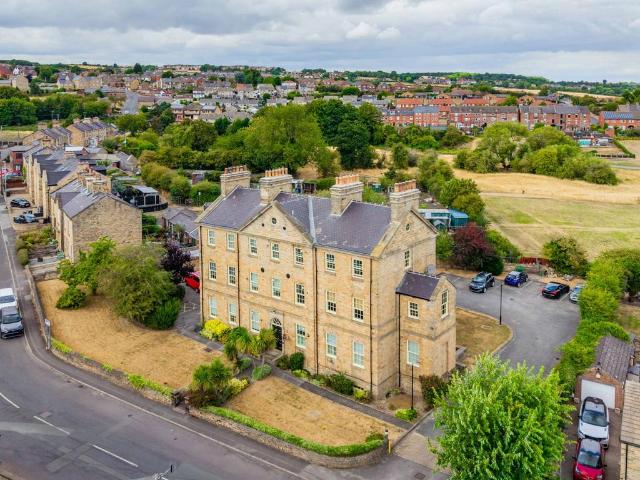 3 bedroom flat for sale