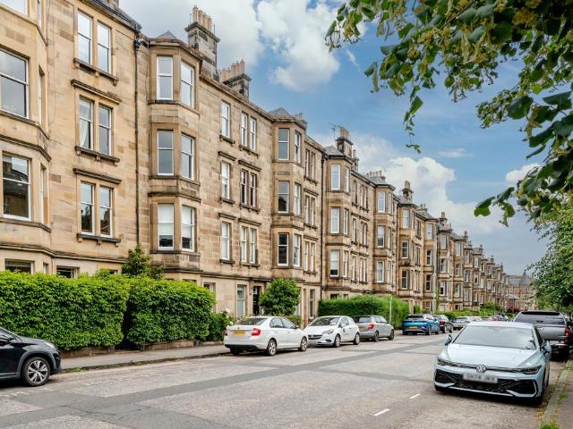 3 bedroom flat for sale