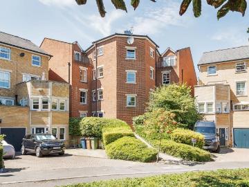 3 bedroom flat for sale