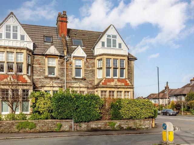 3 bedroom flat for sale