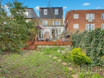 3 bedroom flat for sale