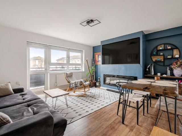 3 bedroom flat for sale