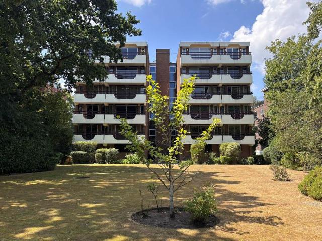 3 bedroom flat for sale